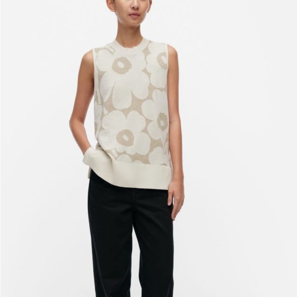 Marimekko Unikko Beige and Cream Giant Flowers Sleeveless Knit Top